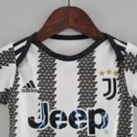 Body de la Juventus primera equipación 2022-2023 cuello