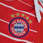 Body del Bayern Munich primera equipación 2022-2023 escudo