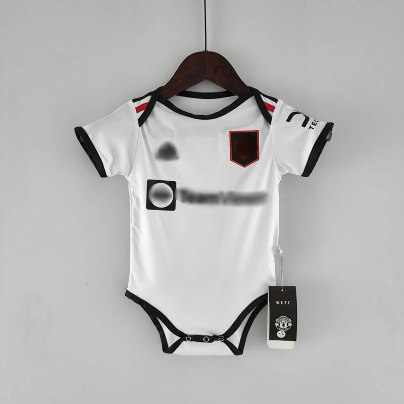 Body del Manchester United segunda equipación 2022-2023 frontal Body del Manchester United frontal