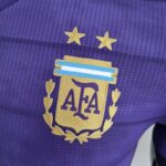 Camiseta Argentina player version Morado 2022-2023 escudo