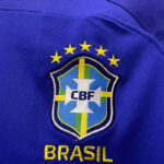 Camiseta Brasil femenino segunda equipación 22-23 escudo