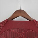 Camiseta Liverpool entrenamiento rojo 2022-2023 dorso del cuello