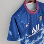 Camiseta PSG edición especial azul y blanco lateral