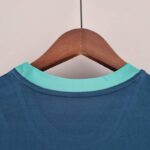 Camiseta Real Madrid clásico azul oscuro 2022-2023 dorso del cuello