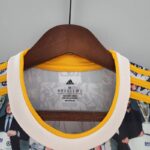 Camiseta Real Madrid edición conmemorativa 2022-2023 cuello