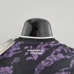 Camiseta Real Madrid edición especial violeta 2022-2023 dorso del cuello