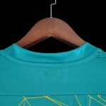 Camiseta de visitantes Wolverhampton 2022-2023 dorso del cuello