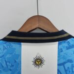 Camiseta edición Conmemorativa del Maratón de Argentina 2022-2023 dorso el cuello