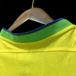 Camiseta local de Brasil mujer versión fan 22-23 dorso del cuello