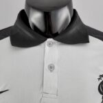 Polo Liverpool Negro y Blanco 2022-2023 cuello