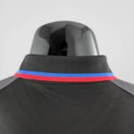 Polo PSG negro 2022-2023 dorso del cuello