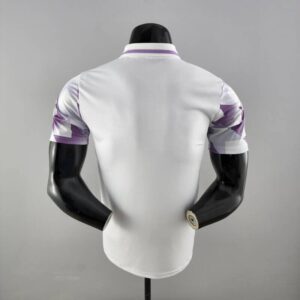 Polo Real Madrid blanco púrpura 2022-2023 dorso
