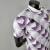 Polo Real Madrid blanco púrpura 2022-2023 lateral