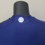 Camiseta Argentina para el Mundial Qatar color violeta 2022 -versión jugador dorso del cuello