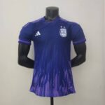 Camiseta Argentina para el Mundial Qatar color violeta 2022 -versión jugador frontal