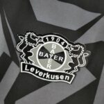 Camiseta Bayer 04 Leverkusen segunda equipación 2022-2023 escudo