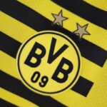 Camiseta Borussia Dortmund Pre-partido 2022-2023 escudo