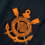 Camiseta Corinthians entrenamiento pre-partido 2022-2023 escudo