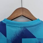 Camiseta Juventus entrenamiento patrón geométrico 2022-2023 dorso del cuello