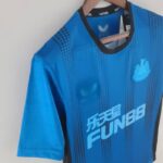 Camiseta Newcastle alternativa 2022-2023 lateral