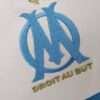 Camiseta local Retro Olympique de Marsella 2005-2006 escudo