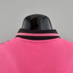Polo Juventus versión jugador 2022-2023 dorso del cuello
