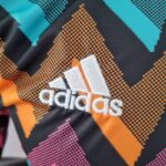 Polo Juventus versión jugador 2022-2023 logo