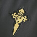 Camiseta Celta segunda equipación 2022-2023 escudo