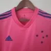 Camiseta Cruzeiro Outubro rosa 2022-2023 cuello frontal