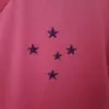 Camiseta Cruzeiro Outubro rosa 2022-2023 escudo