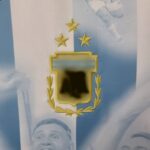 Camiseta conmemoración argentina escudo