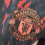Camiseta Manchester United entrenamiento 2022-2023 - Versión jugador escudo