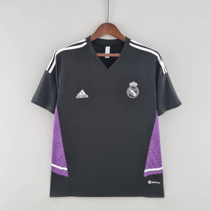 Camiseta Real Madrid entrenamiento 2022-2023 negro-morado frontal Camiseta Real Madrid entrenamiento 2022-2023 negro-morado frontal