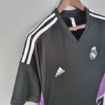 Camiseta Real Madrid entrenamiento 2022-2023 negro-morado lateral