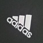 Camiseta Real Madrid entrenamiento 2022-2023 negro-morado logo