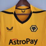 Camiseta Wolves primera equipación 2022-2023 cuello frontal