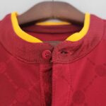 Camiseta AS Roma primera equipación 2022-2023 cuello frontal