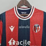Camiseta Bolonia primera equipación 2022-2023 cuello frontal