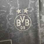 Camiseta Borussia Dortmund edición especial 2022-2023 escudo