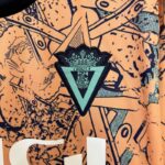 Camiseta Cádiz CF edición especial carnaval 2022-2023 escudo