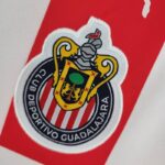 Camiseta Chivas de Guadalajara primera equipación 2022-2023 escudo