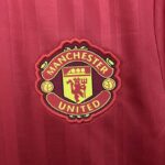 camiseta manchester united 2023-2024 escudo