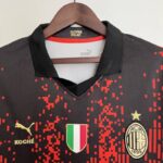 Camiseta del AC Milan x Koché cuarta equipación 2022-2023 cuello frontal