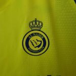 camiseta al nassr mujer escudo