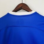 camiseta atlético de madrid azul y blanco cuello anterior