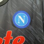 camiseta napoli 2023 escudo