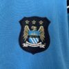 camiseta retro manchester city escudo