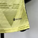 camiseta Arsenal 2024 logo heat