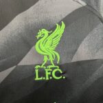 camiseta liverpool portero escudo