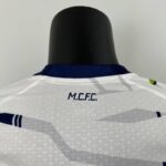 camiseta manchester city 2024 cuello anterior